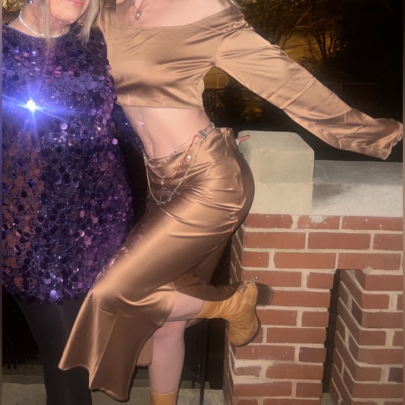 Two Piece Set - Picture 4 of 4